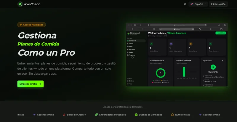 Panel del coach en KwiCoach mostrando resumen de clientes y planes de entrenamiento